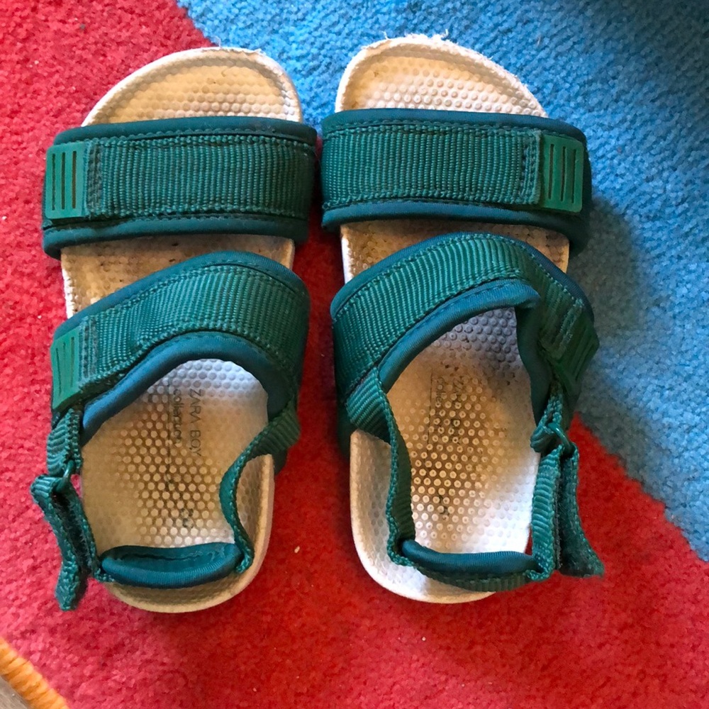Zara kids green sandals sz. 26/9